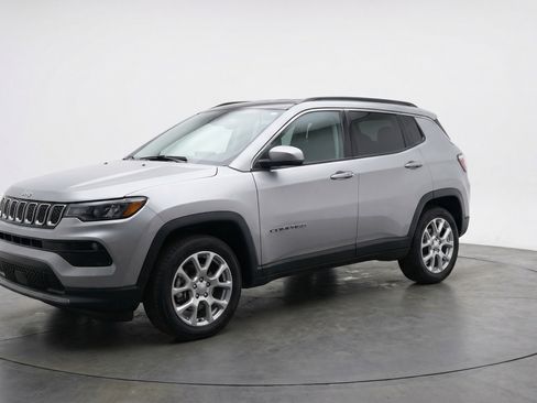 Used 2025 Jeep Compass Limited image 3