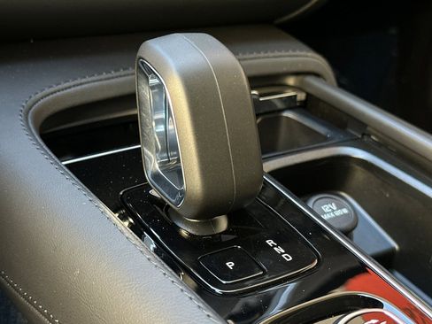 Certified 2025 Volvo XC90 B5 Core w/ Protection Package Premier image 25