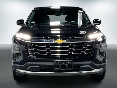 Used 2025 Chevrolet Equinox LT image 2