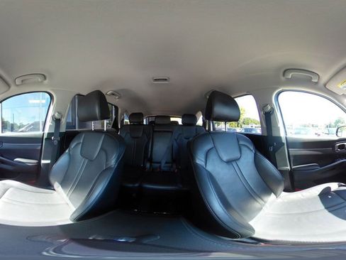 Used 2024 Kia Sorento S FWD image 44