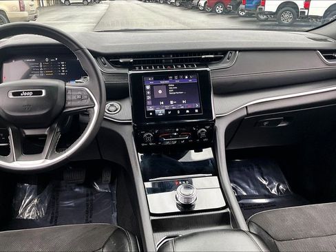 Used 2024 Jeep Grand Cherokee Altitude image 6