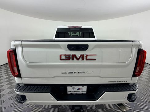Used 2022 GMC Sierra 2500 Denali image 4