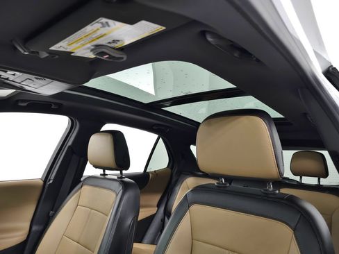 Used 2022 Chevrolet Equinox Premier AWD/4WD image 18