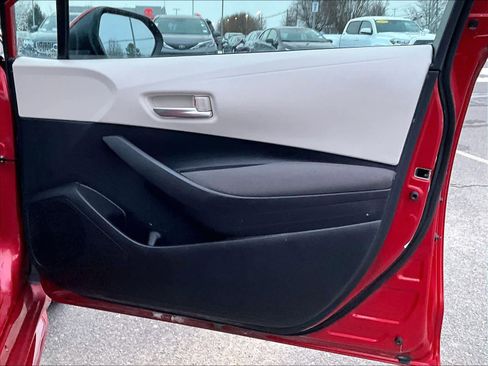 Used 2021 Toyota Corolla LE image 12