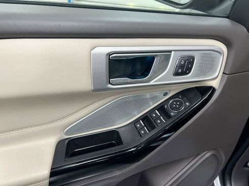 Used 2022 Ford Explorer Platinum w/ Equipment Group 601A image 22