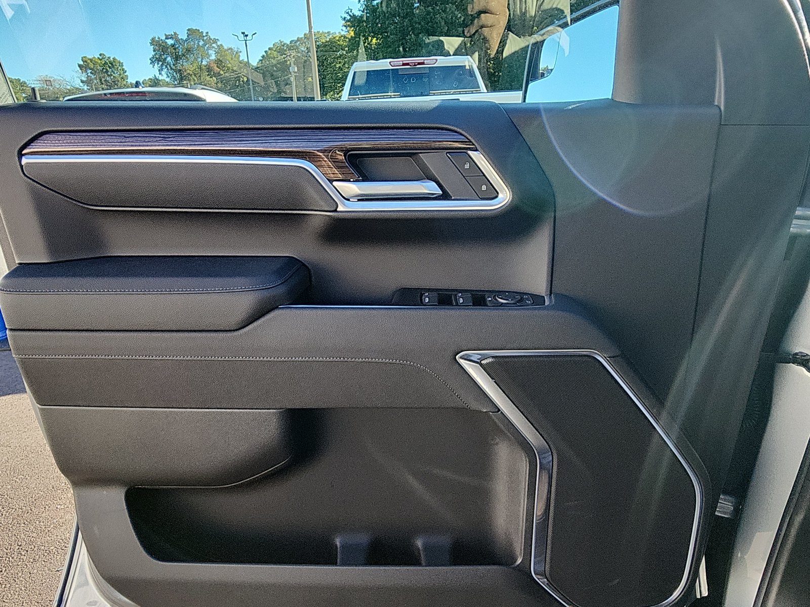 New 2026 Chevrolet Silverado 1500 RST w/ Redline Edition AWD/4WD image 18