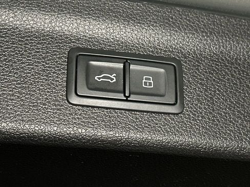 Used 2023 Audi Q3 2.0T Premium w/ Convenience Package image 8