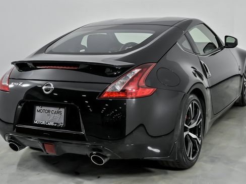 Used 2020 Nissan 370Z w/ Sport Package image 12