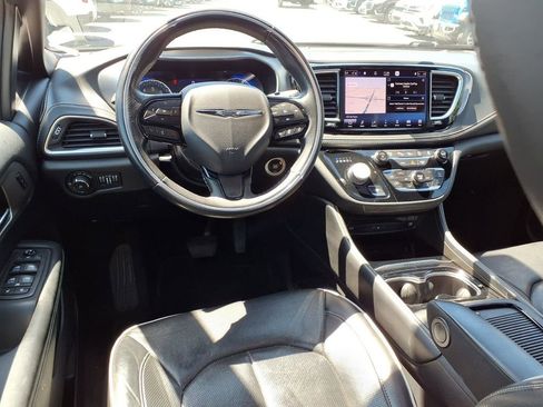 Used 2021 Chrysler Pacifica Limited w/ Uconnect Theater Family Group AWD/4WD image 4