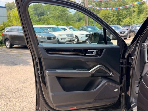 Used 2019 Porsche Cayenne AWD/4WD image 16