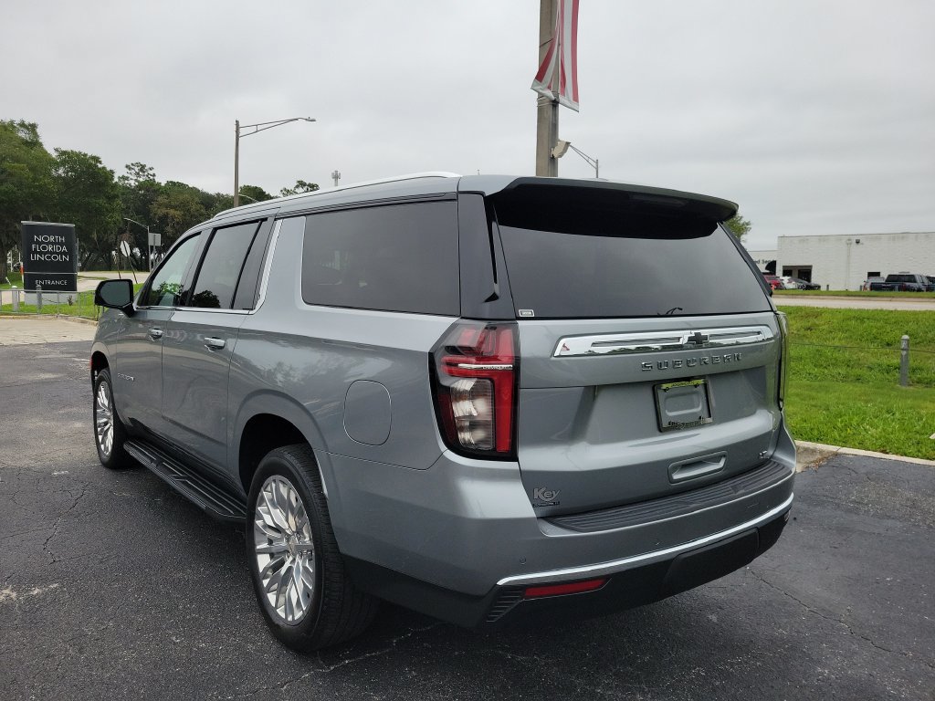 Used 2024 Chevrolet Suburban LT w/ LT Signature Plus Package RWD image 3