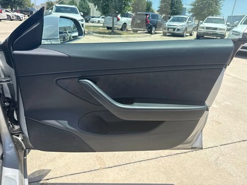 Used 2018 Tesla Model 3 Long Range RWD image 9