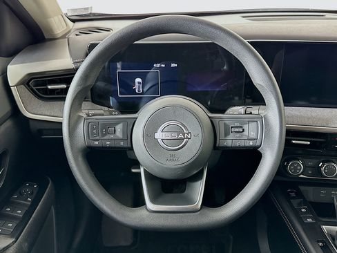 Used 2025 Nissan Kicks SV image 17