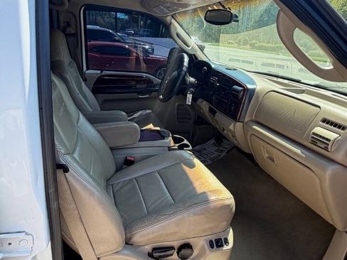 Used 2005 Ford F350 Lariat image 13
