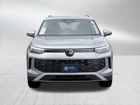 Used 2025 Volkswagen Tiguan SE w/ Panoramic Sunroof Package AWD/4WD image 2