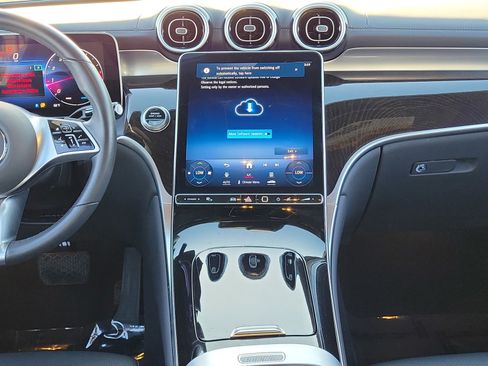 Used 2024 Mercedes-Benz GLC 300 4MATIC image 29