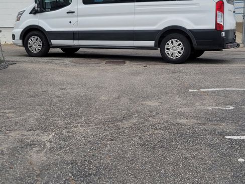 Used 2023 Ford Transit 350 XLT image 4