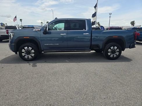 Used 2026 GMC Sierra 2500 Denali w/ Denali Reserve Package AWD/4WD image 8