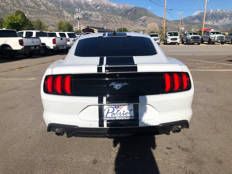 Used 2022 Ford Mustang Premium w/ Ford Safe & Smart Package RWD image 5
