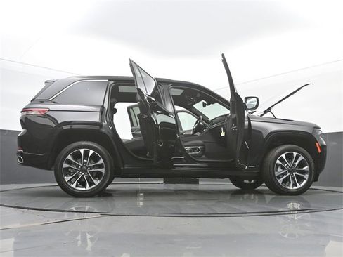 New 2025 Jeep Grand Cherokee Overland w/ Adv Protech Group III image 59