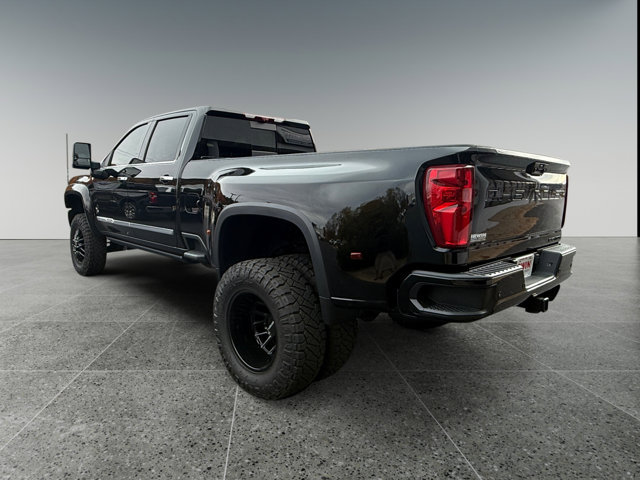 Used 2026 Chevrolet Silverado 3500 High Country w/ High Country Premium Package AWD/4WD image 3