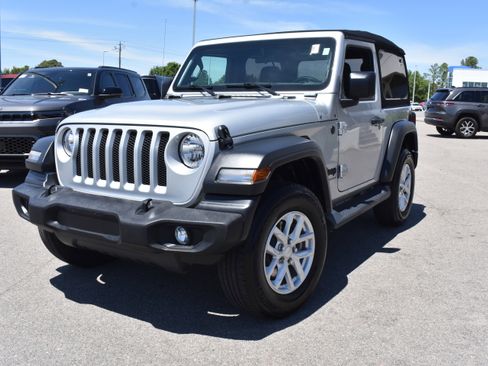 Used 2023 Jeep Wrangler Sport AWD/4WD image 5