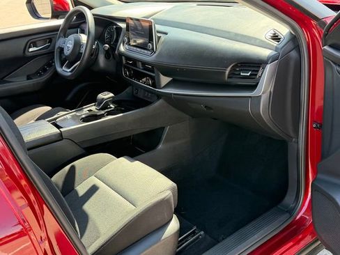 Certified 2024 Nissan Rogue SV FWD image 25