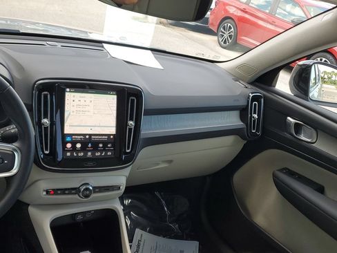 Used 2025 Volvo XC40 B5 Plus AWD/4WD image 22