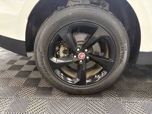 Used 2020 Jaguar F-PACE Premium image 16