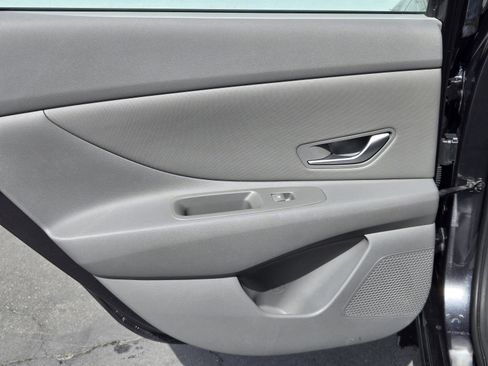 Used 2021 Hyundai Elantra SEL w/ Convenience Package image 23