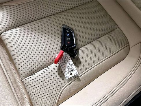 Used 2023 BMW X3 sDrive30i w/ Premium Package image 10