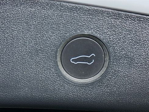 Used 2023 Tesla Model 3 Standard Range image 28