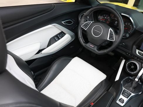 Used 2016 Chevrolet Camaro SS RWD image 23