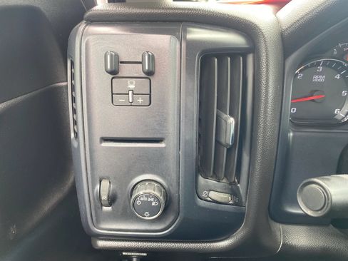 Used 2019 Chevrolet Silverado 2500 W/T AWD/4WD image 16