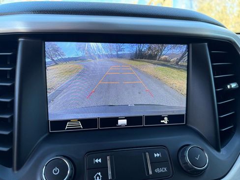 Used 2020 GMC Acadia SLT w/ Driver Alert Package II image 24