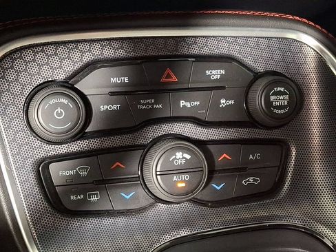 Used 2018 Dodge Challenger R/T Scat Pack w/ Leather Interior Group RWD image 17