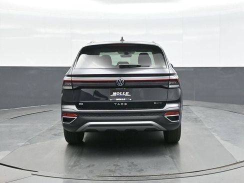 New 2026 Volkswagen Taos SE image 6