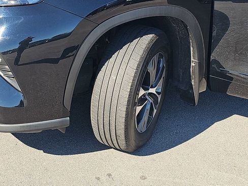 Used 2022 Toyota Highlander XLE image 37