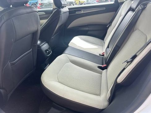 Used 2019 Ford Fusion SE w/ Equipment Group 151A FWD image 13