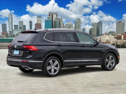 Used 2018 Volkswagen Tiguan SEL Premium FWD image 4