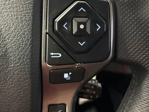 Used 2019 Toyota Tacoma SR5 AWD/4WD image 28