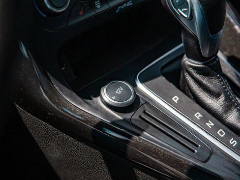 Used 2015 Ford Focus Titanium FWD image 17