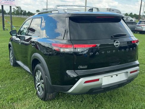 Used 2024 Nissan Pathfinder SL w/ Black Appearance Package AWD/4WD image 5