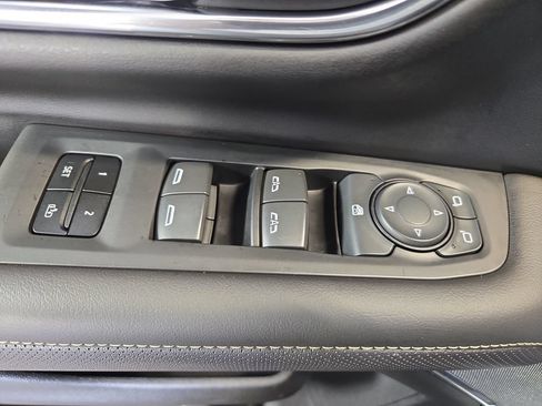 Used 2023 GMC Yukon XL SLT AWD/4WD image 33