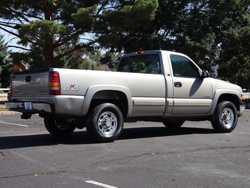 Used 1999 Chevrolet Silverado 2500 LS w/ Firm Ride Suspension Pkg AWD/4WD image 5