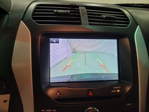 Used 2014 Ford Explorer XLT w/ Equipment Group 202A image 10