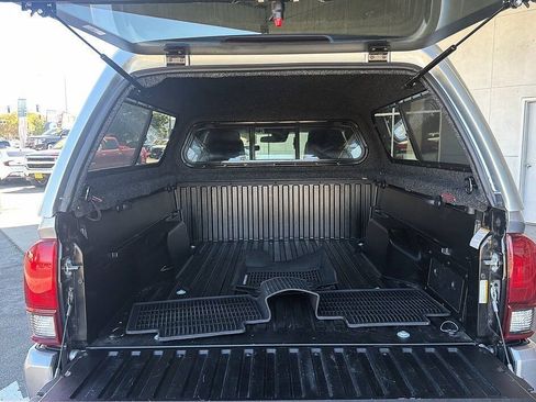 Used 2021 Toyota Tacoma SR5 AWD/4WD image 17