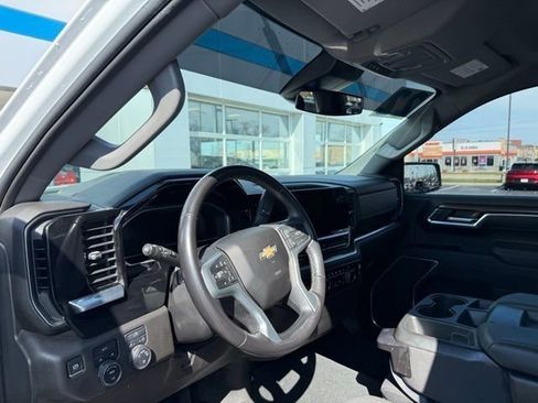 Certified 2022 Chevrolet Silverado 1500 LT AWD/4WD image 7