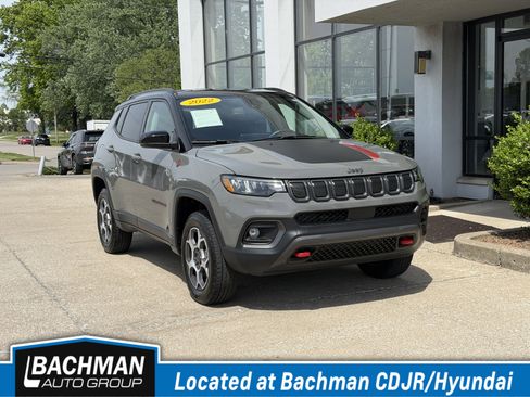 Used 2022 Jeep Compass Trailhawk w/ Trailhawk Convenience Group AWD/4WD image 1