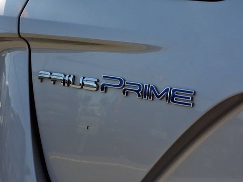 Used 2022 Toyota Prius Prime XLE FWD image 30